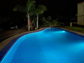 Villa avec Piscine, Terrain de Foot et Aire de Jeux pour Enfants